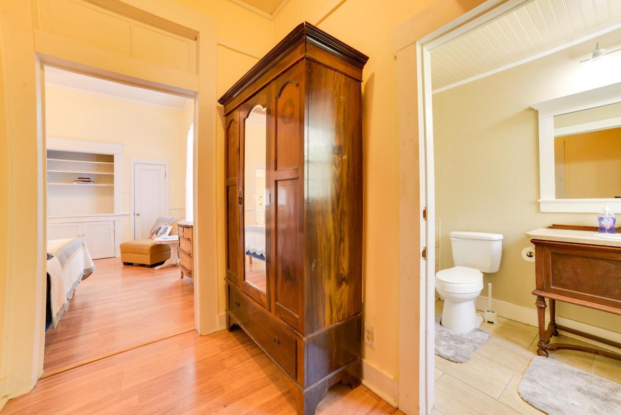 Cozy Thomasville Cottage - Walk To Downtown! Exterior photo