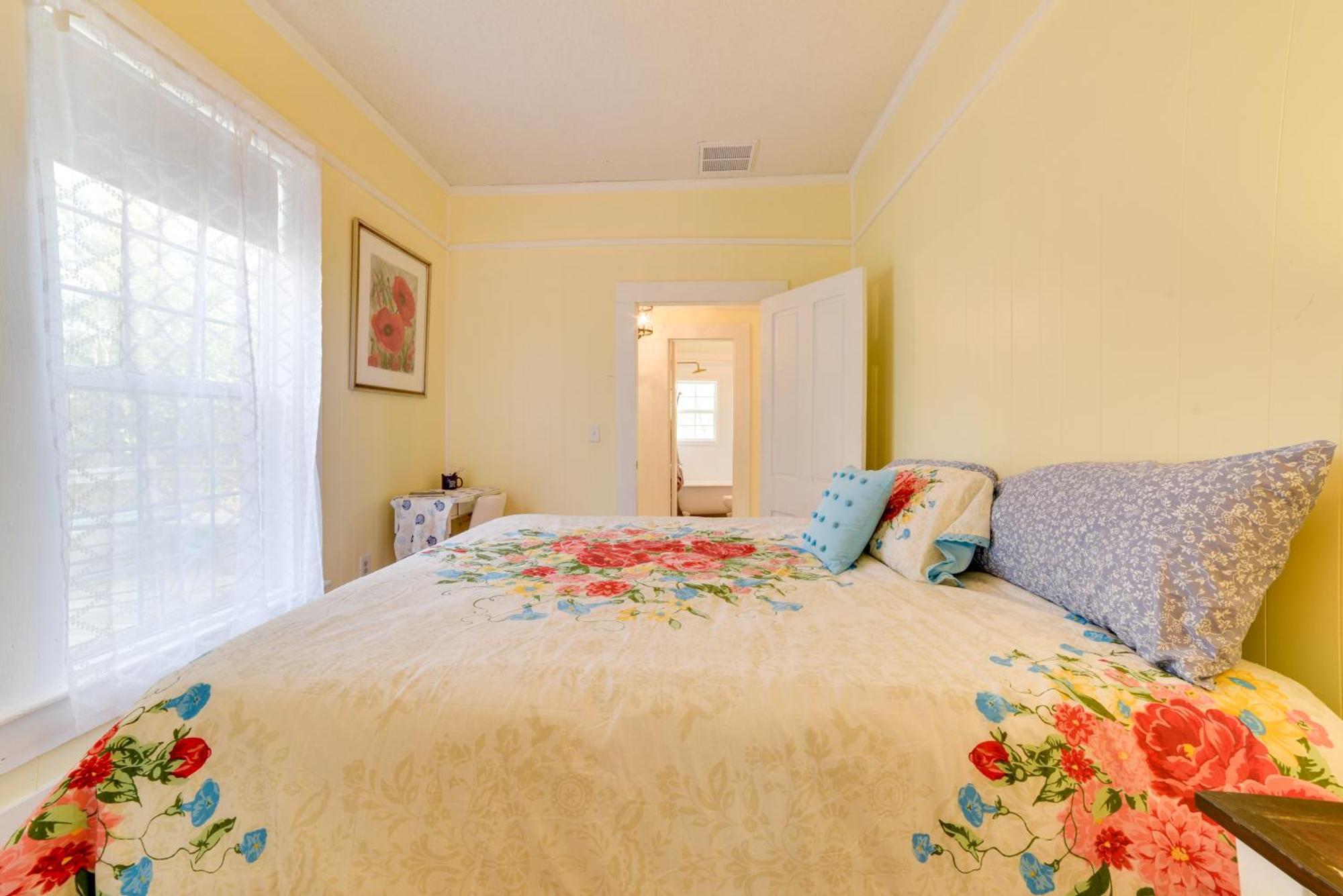 Cozy Thomasville Cottage - Walk To Downtown! Exterior photo