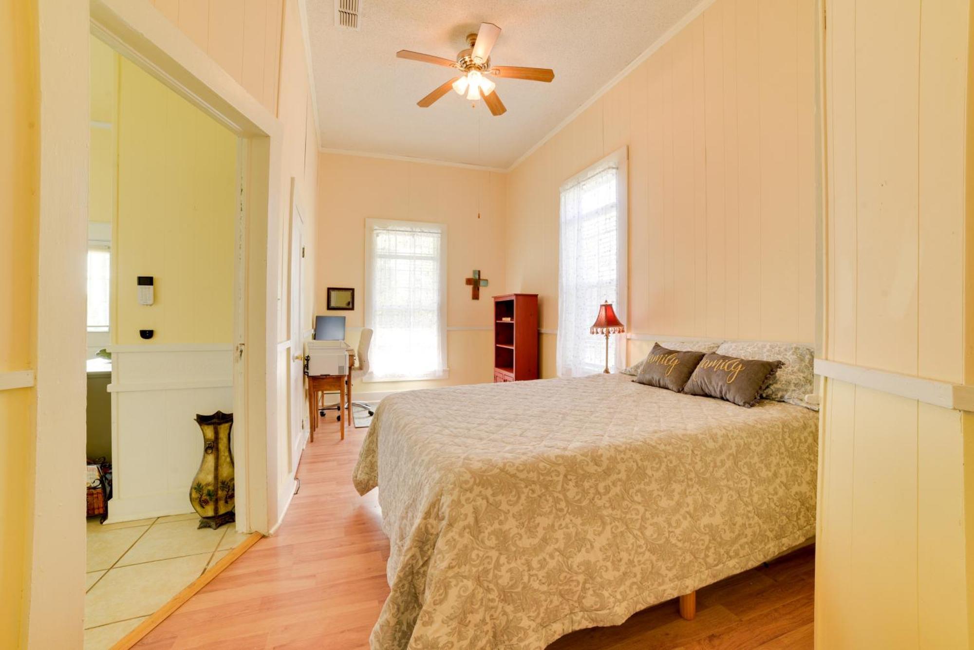 Cozy Thomasville Cottage - Walk To Downtown! Exterior photo