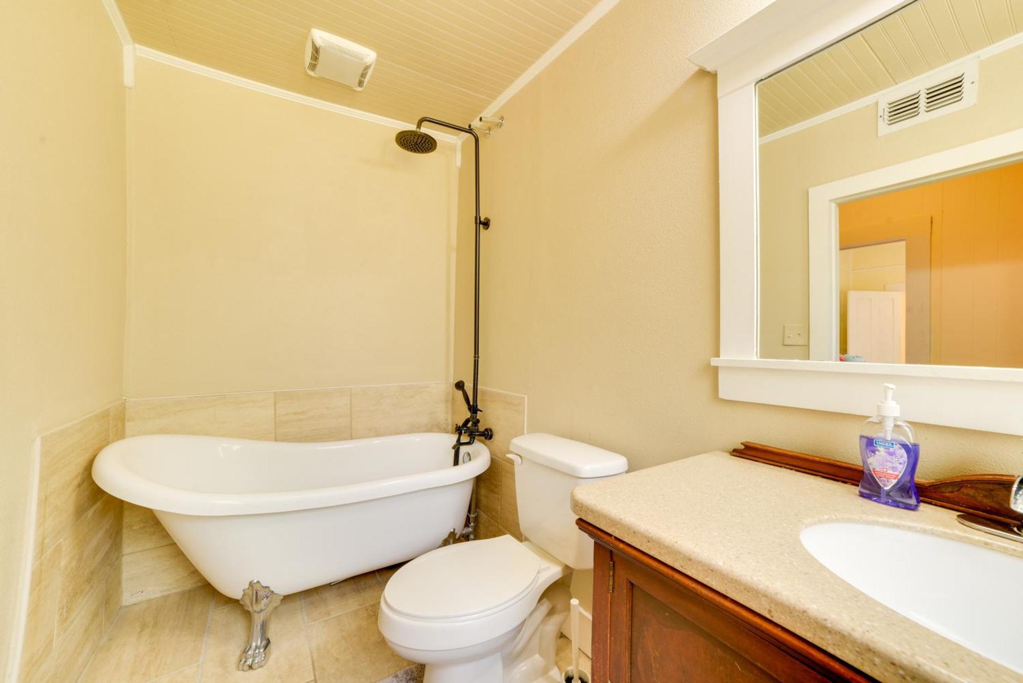 Cozy Thomasville Cottage - Walk To Downtown! Exterior photo
