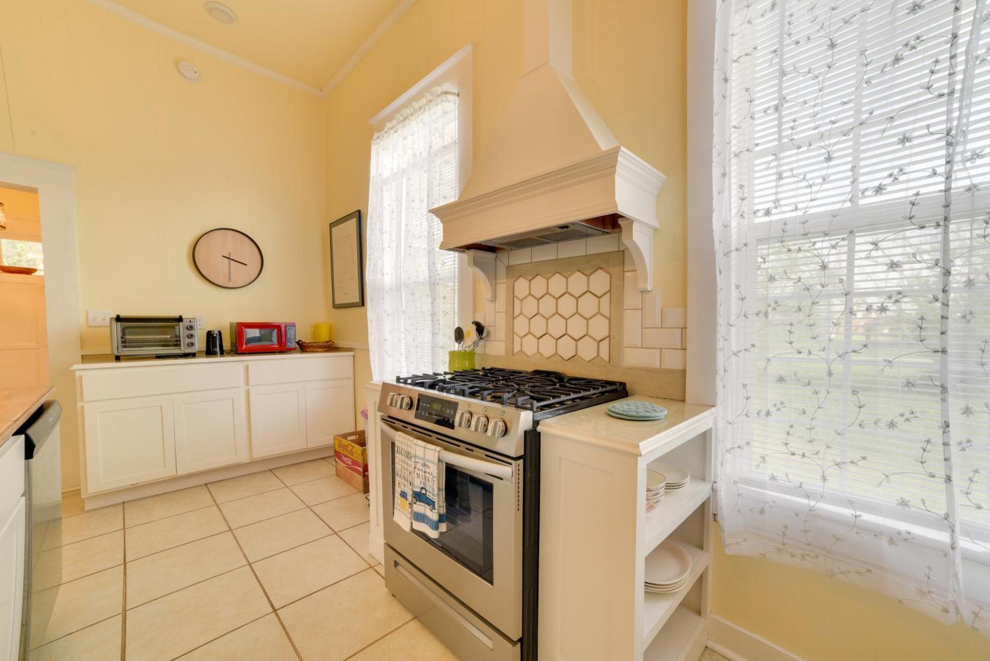 Cozy Thomasville Cottage - Walk To Downtown! Exterior photo